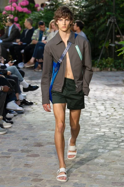 Look 33